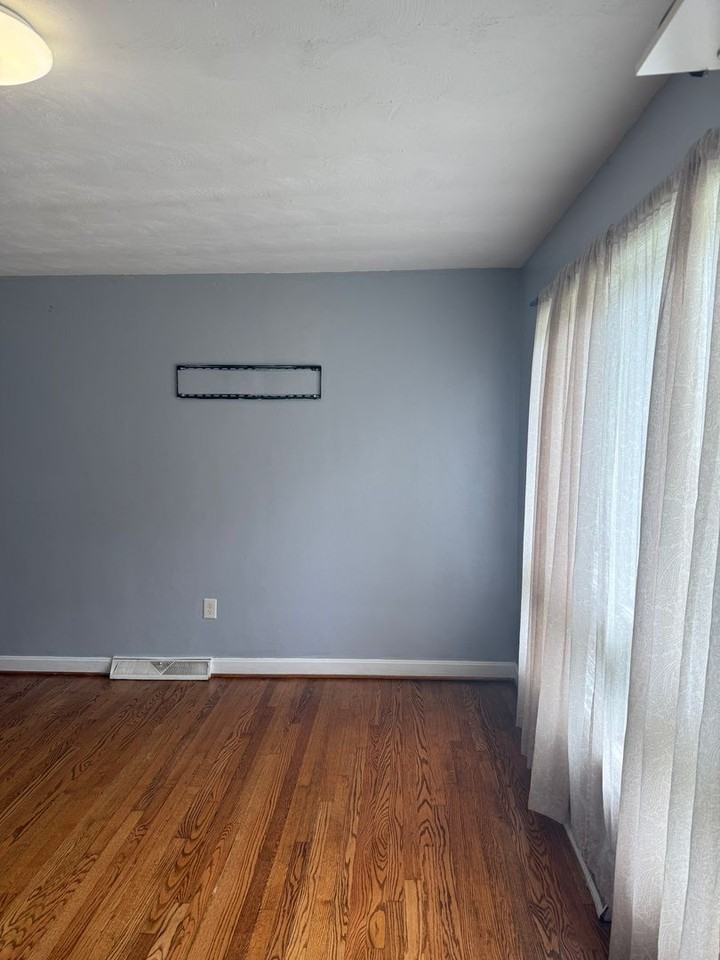 605 S Maple St - Photo 2 of 16