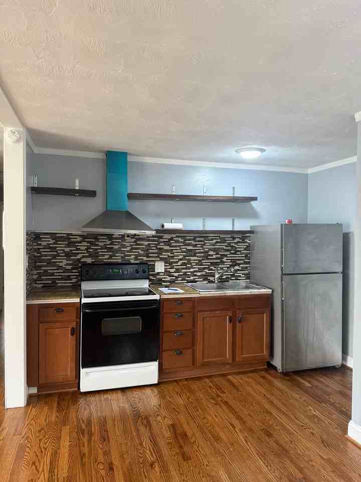 605 S Maple St - Photo 3 of 16