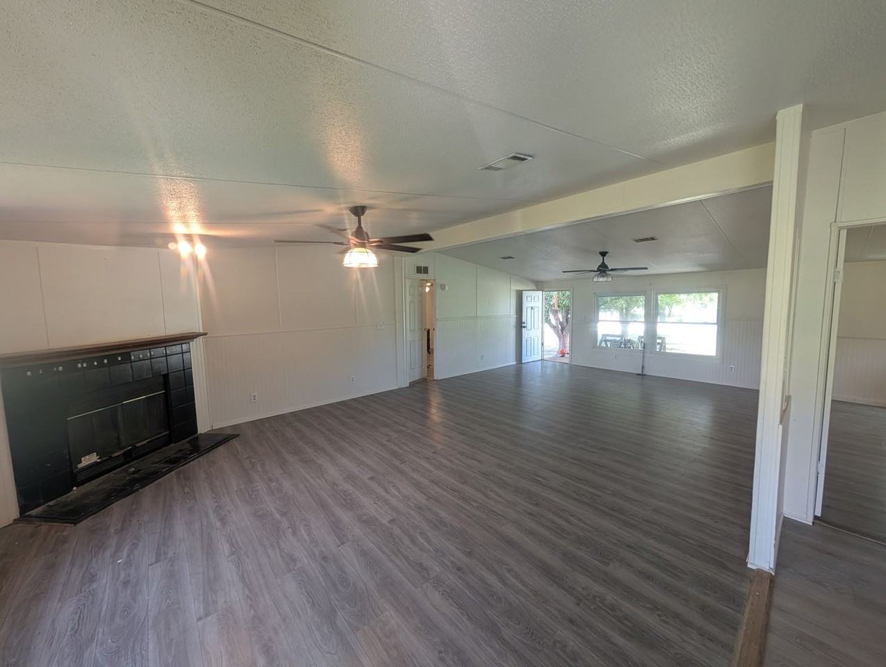 410 E Pecan St - Photo 2 of 11