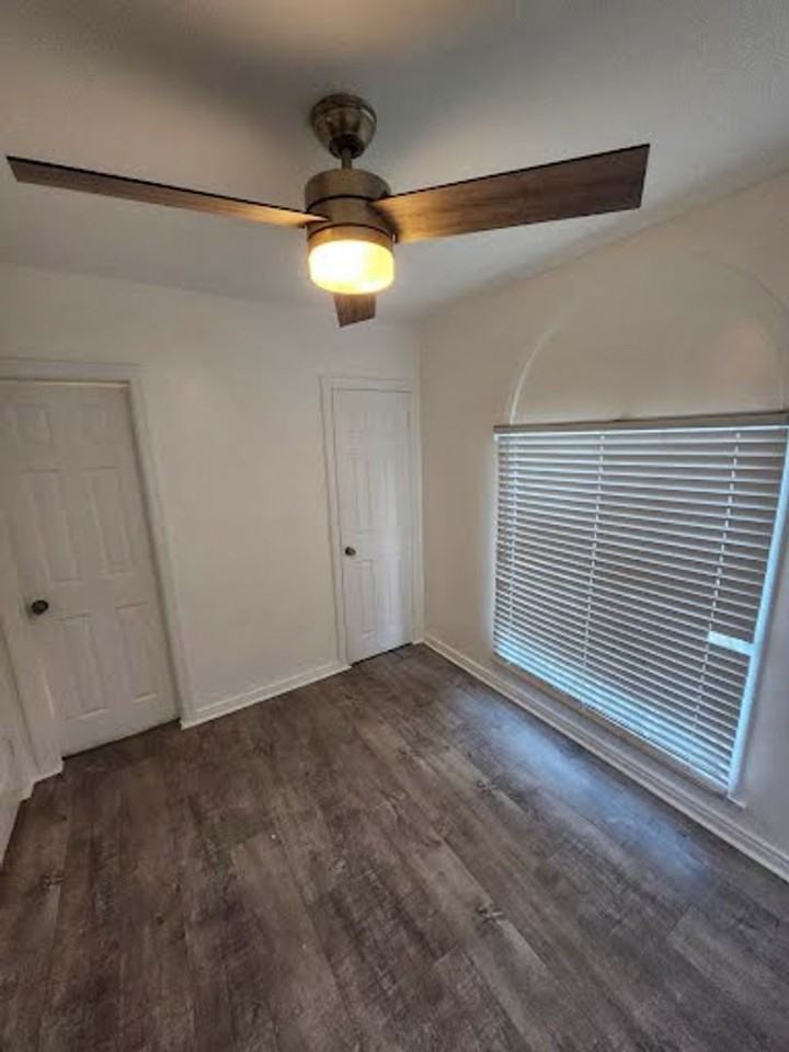 5911 S Wilton Pl - Photo 3 of 6