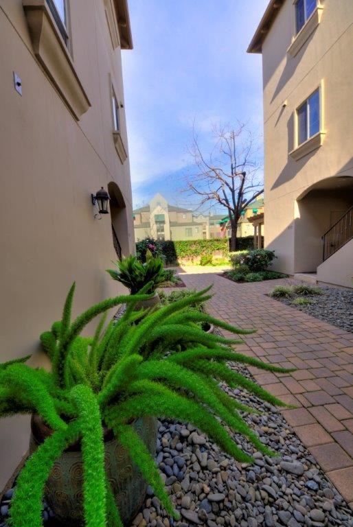 327 E Washington Ave - Photo 3 of 15