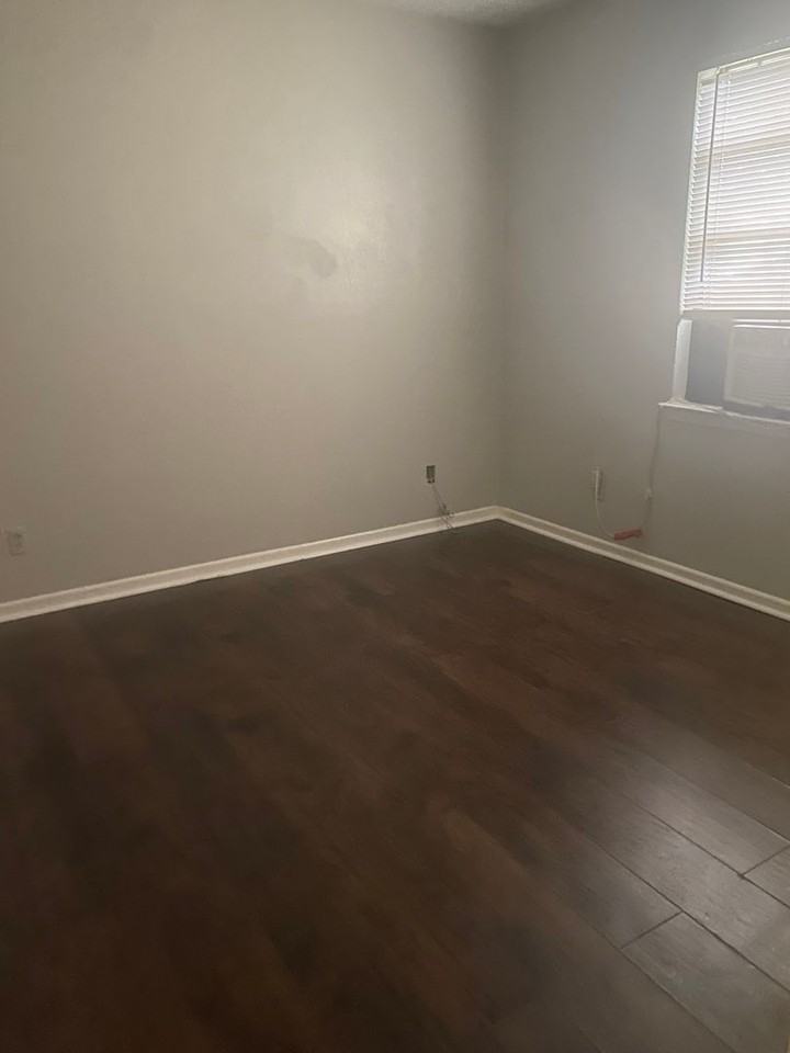 College Street North - Photo 3 of 5