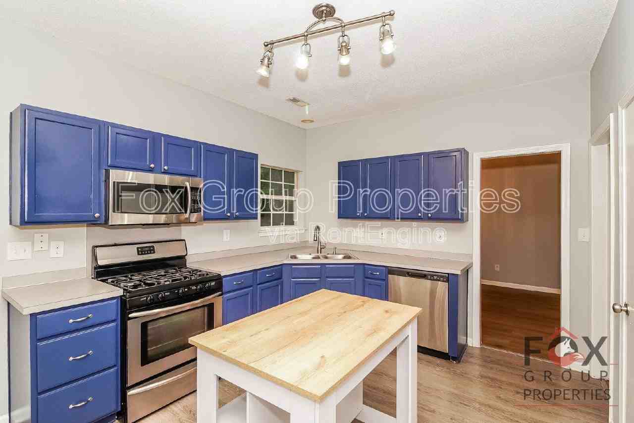 16125 Farmall Dr - Photo 7 of 23