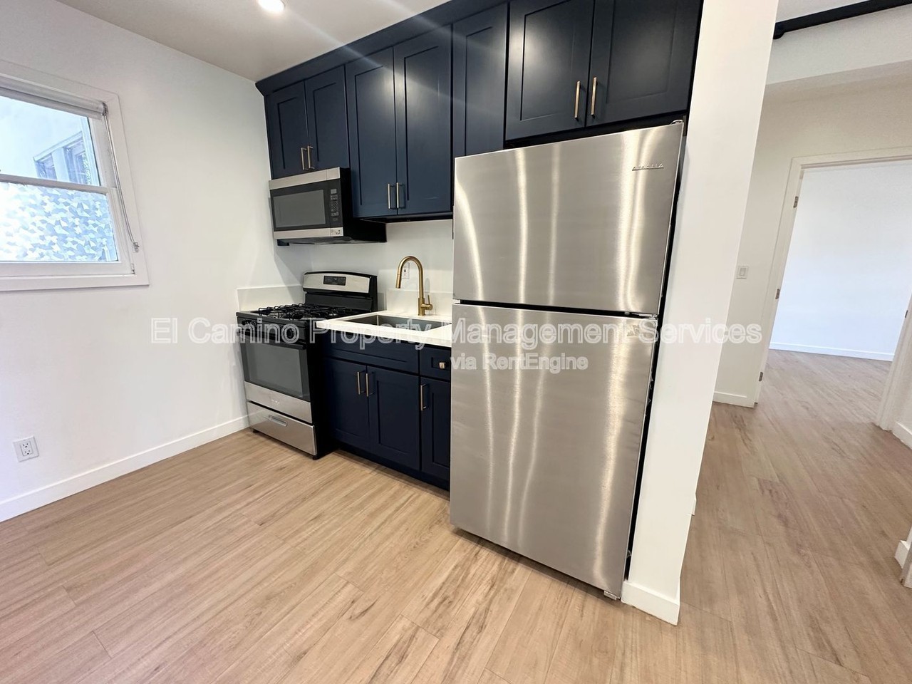 425 E Wellington Ave #425 - Photo 5 of 16