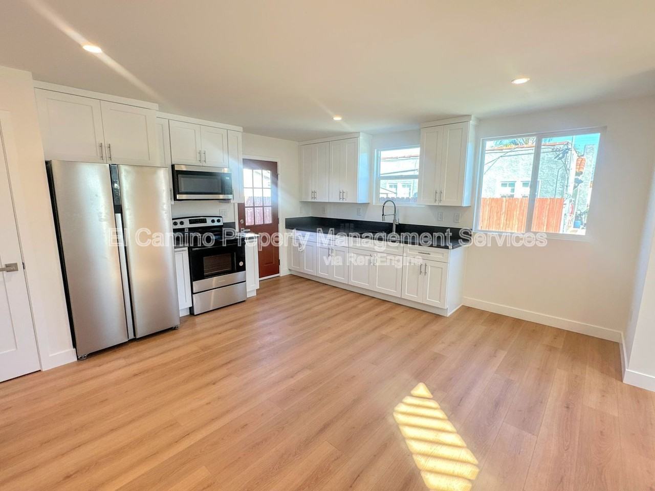 8727 Dalton Ave - Photo 7 of 28