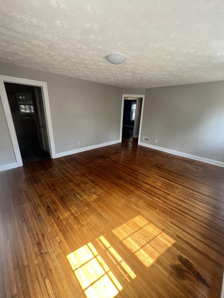 1219 East Dr - Photo 3 of 41