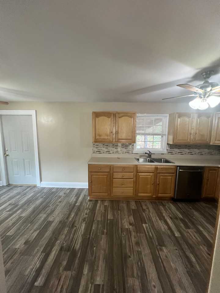 1219 East Dr - Photo 2 of 41