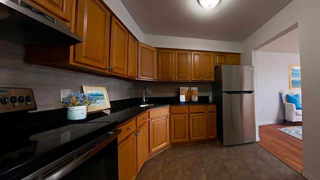 West Central Apartments - Photo 7 of 13