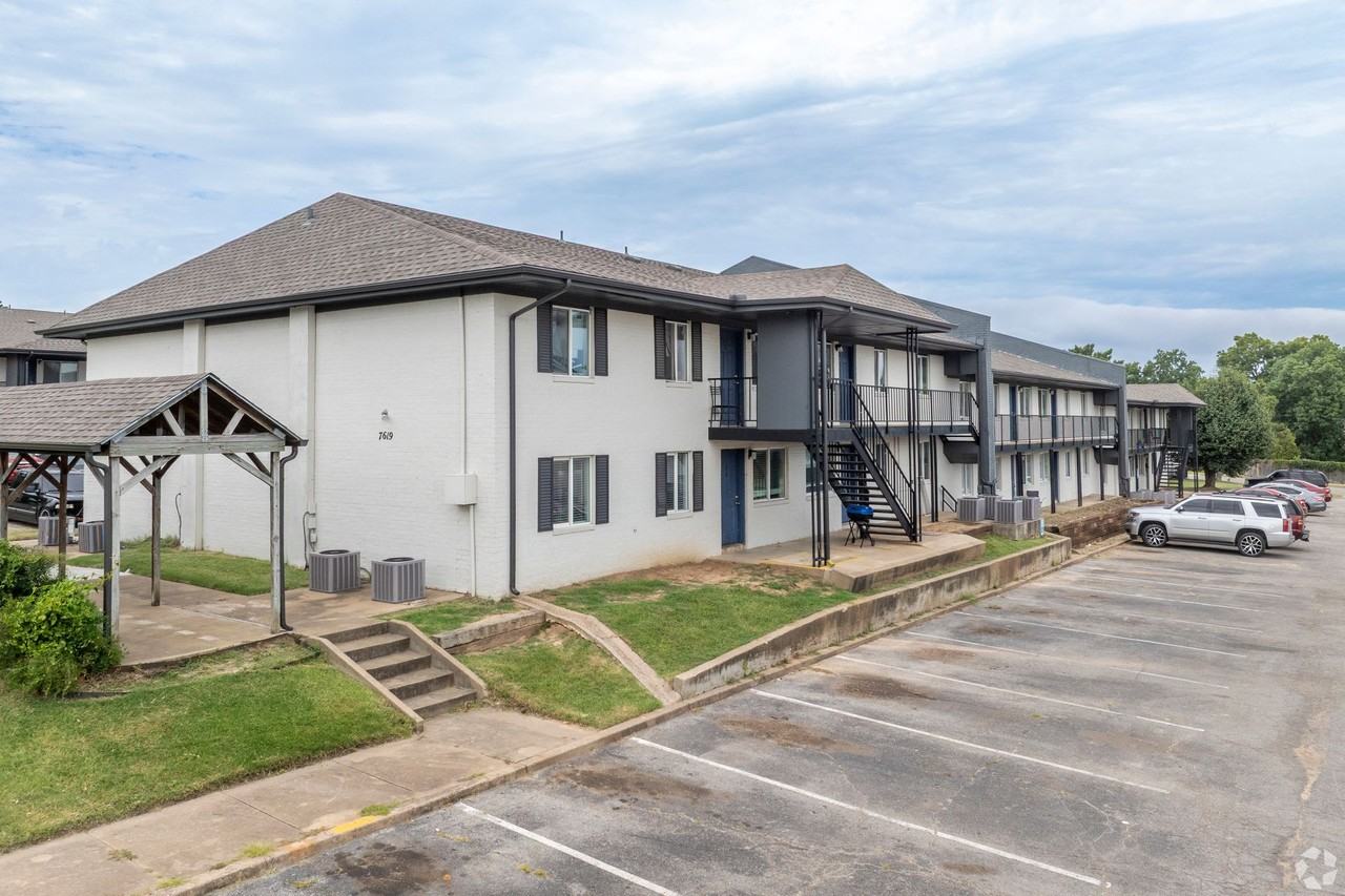 Midtown Park Apartments - Photo 4 of 36