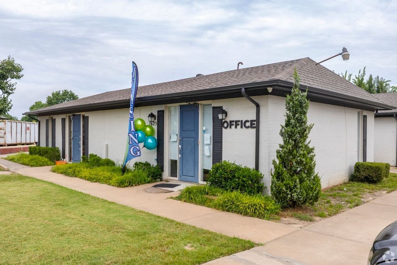 Midtown Park Apartments - Photo 5 of 36