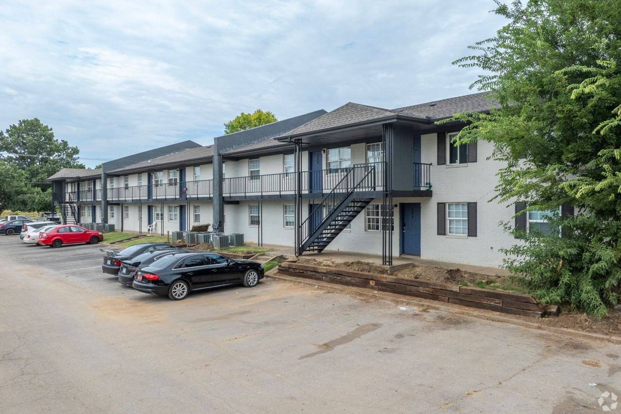 Midtown Park Apartments - Photo 7 of 36