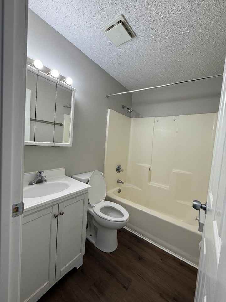 3235-3265 8th St - Photo 6 of 7