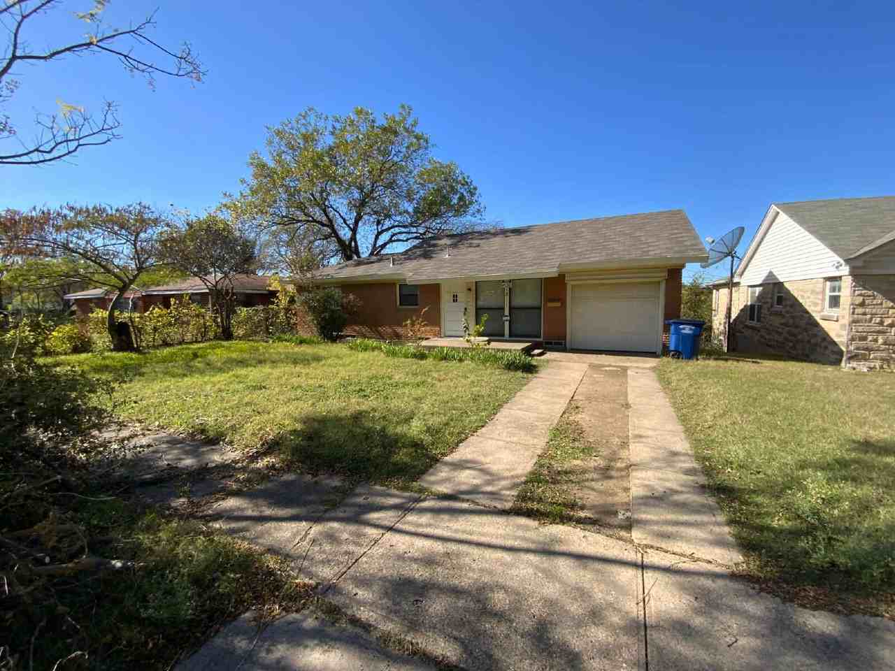 1811 Berwick Ave - Photo 2 of 22