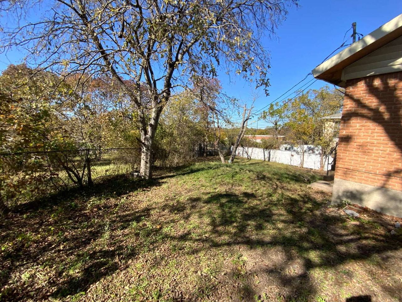 1811 Berwick Ave - Photo 3 of 22