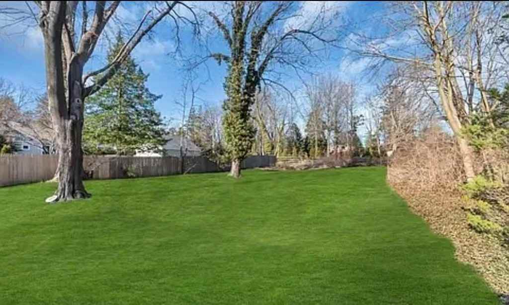 472 Branch Ave - Photo 2 of 12