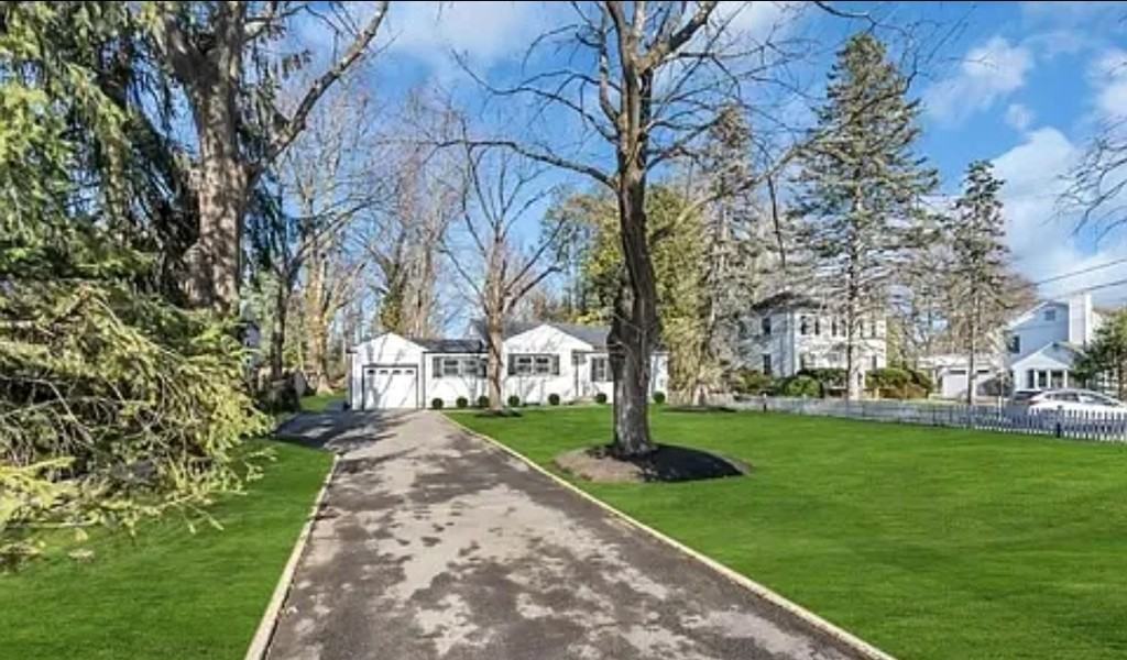 472 Branch Ave - Photo 3 of 12