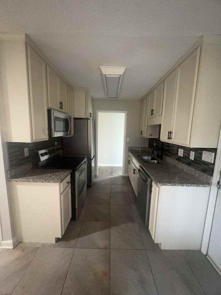 710 Stonewall Ave - Photo 3 of 12