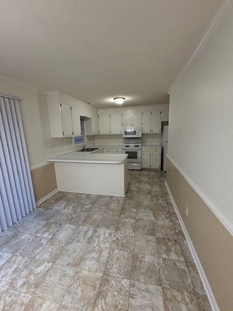 3987 Sterling Pointe Dr #LLL9 - Photo 4 of 18