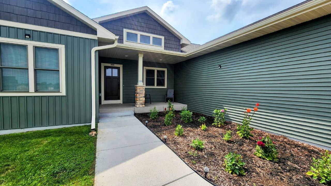 14059 142nd Ct - Photo 3 of 40