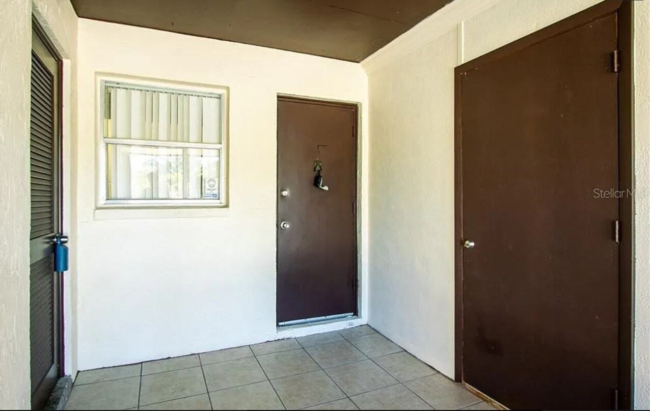 3225 Ramblewood Drive North - Photo 3 of 32