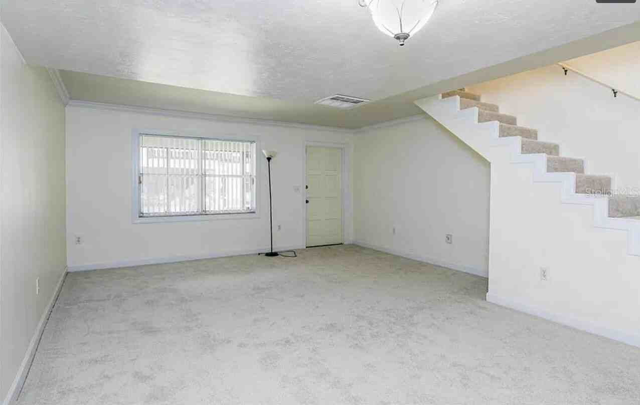 3225 Ramblewood Drive North - Photo 5 of 32