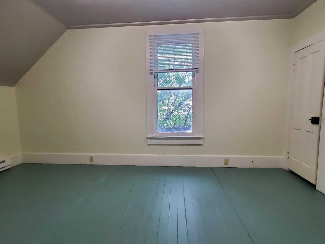 111 N C St - Photo 3 of 8