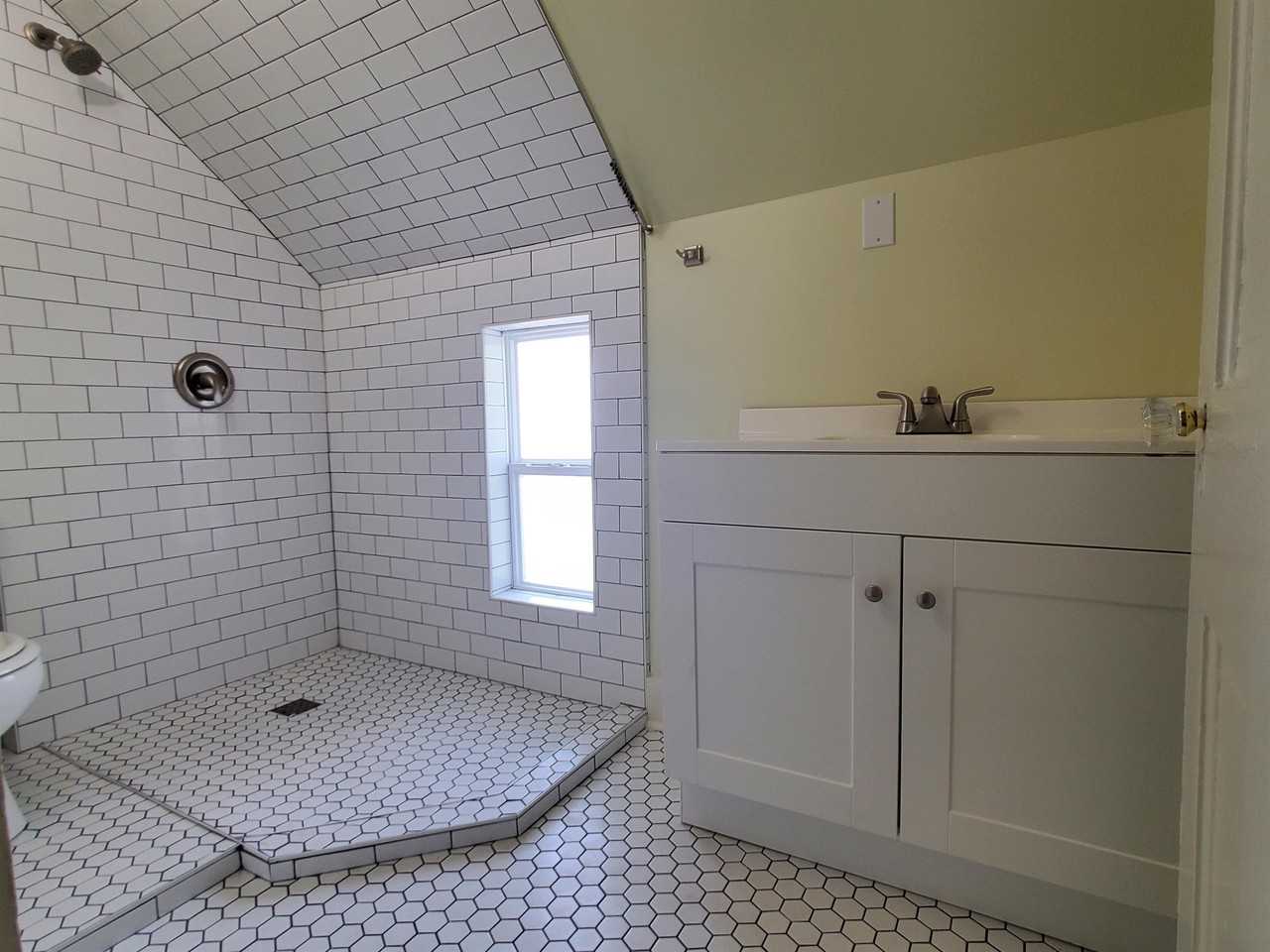 111 N C St - Photo 2 of 8