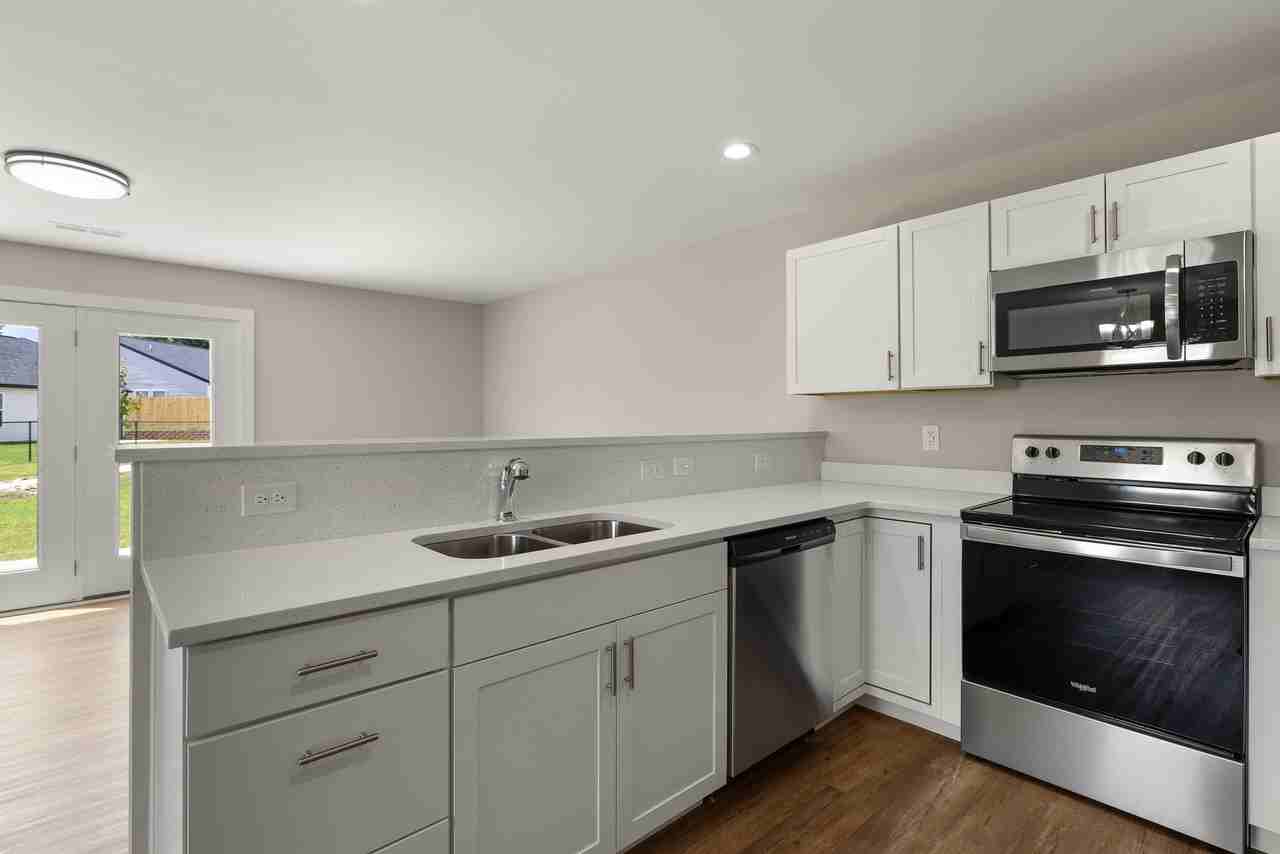 1050 Venice Blvd #B - Photo 2 of 21