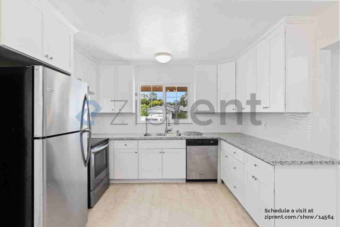548 Maple Ave - Photo 7 of 24