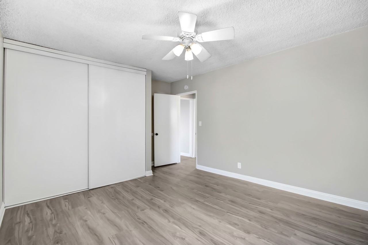 1336 W Stoneridge Ct - Photo 6 of 17