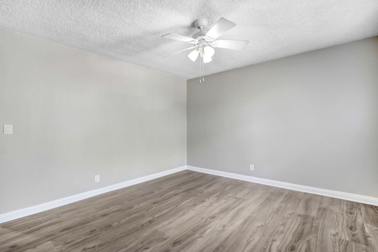 1336 W Stoneridge Ct - Photo 7 of 17