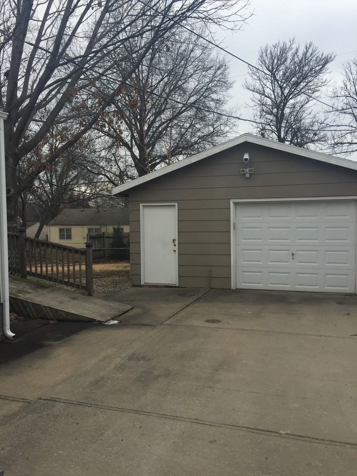 215 W 89th St - Photo 2 of 16