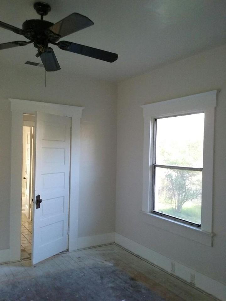 136 S Harvard Ave - Photo 2 of 10