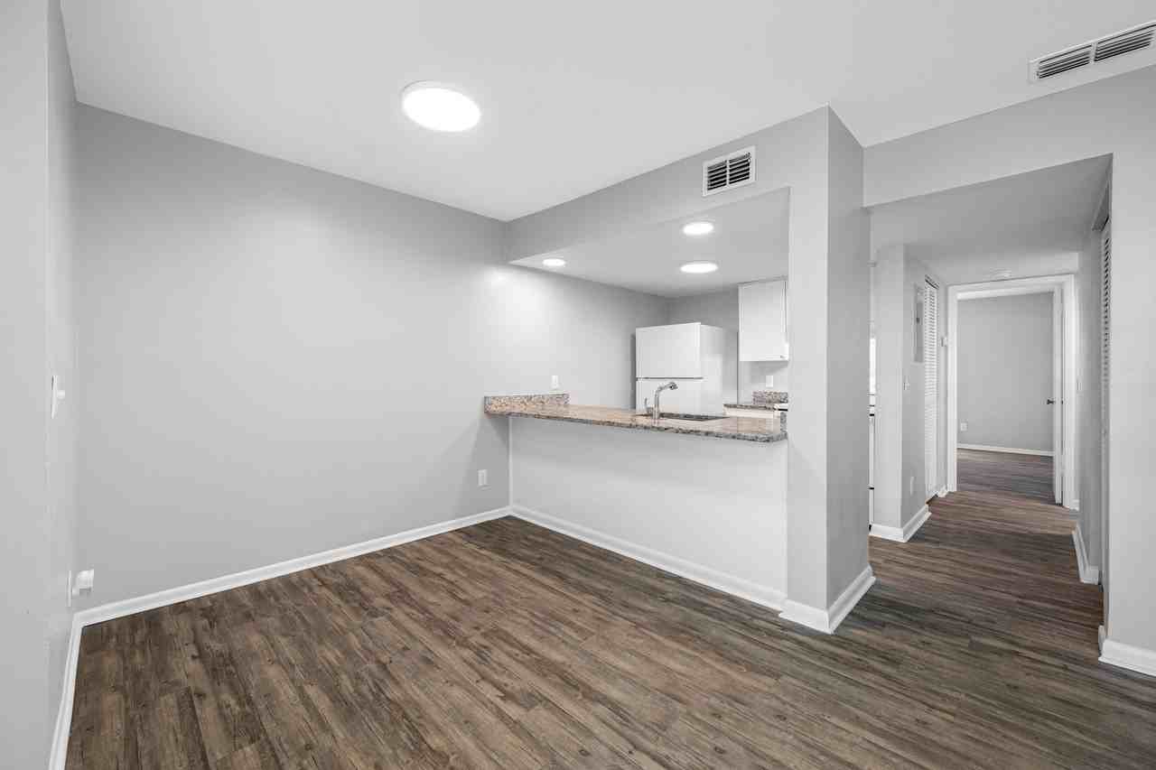 Chateau of Tampa - Photo 3 of 28