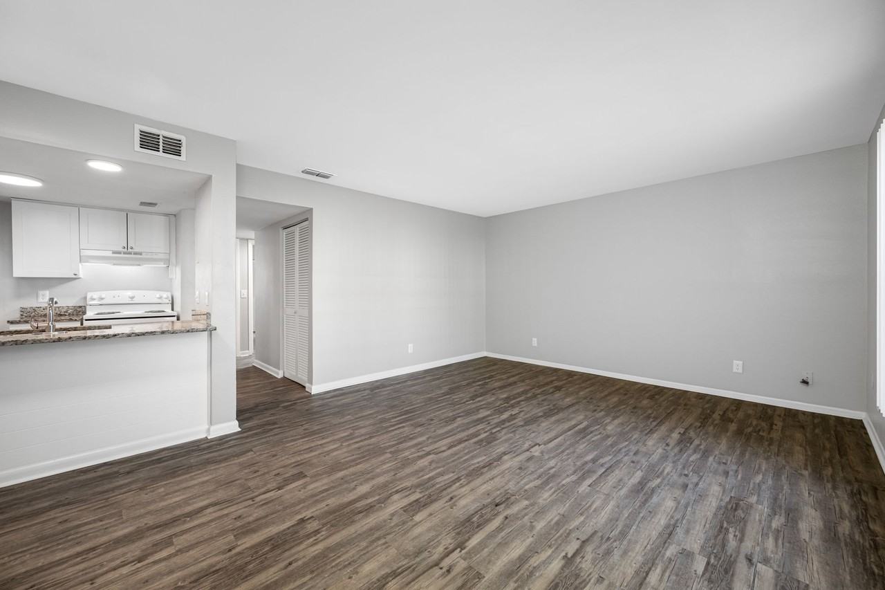 Chateau of Tampa - Photo 4 of 28