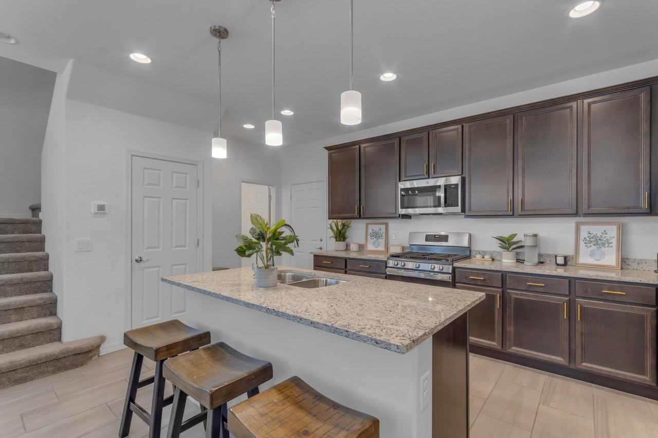 1642 S 83rd Way - Photo 3 of 10