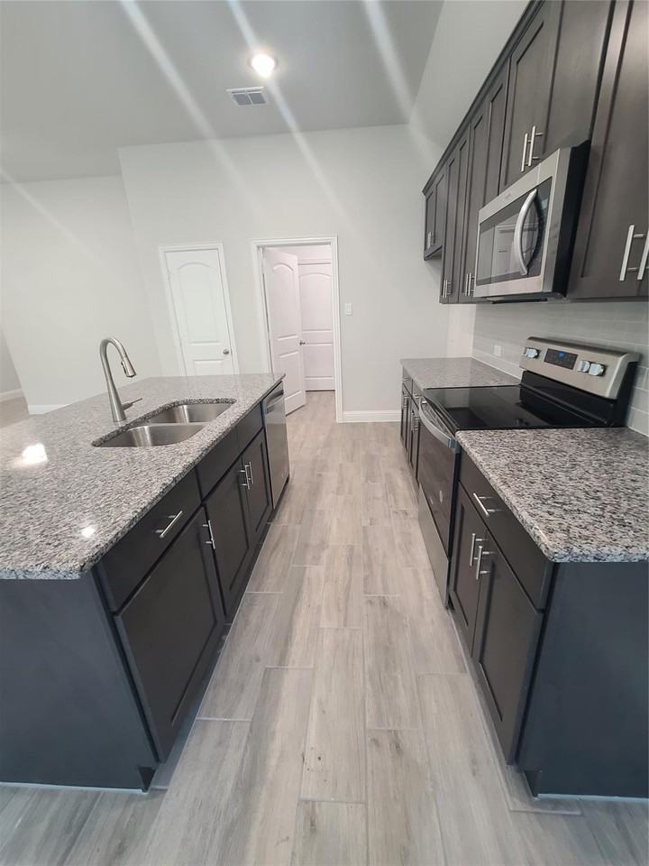 525 Hillcrest Cir #NA - Photo 3 of 17