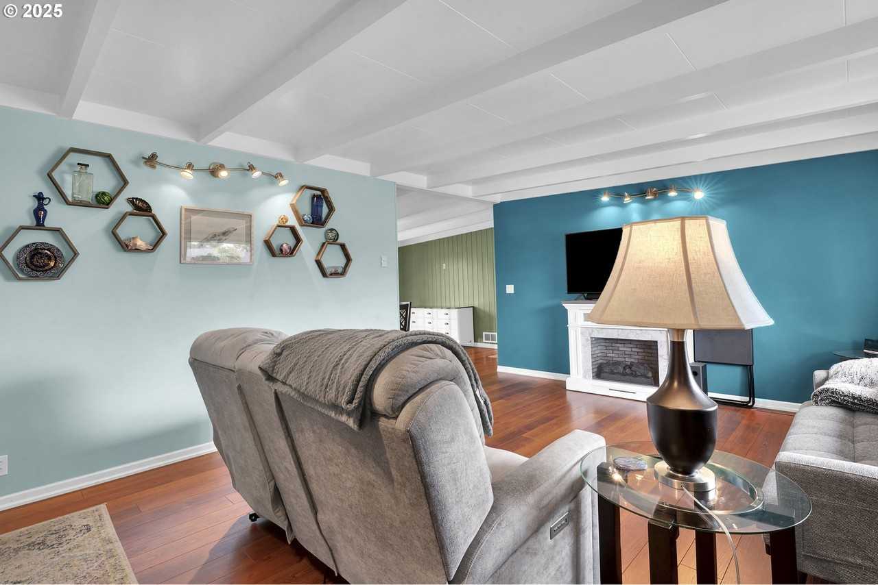 679 Kingwood St #NA - Photo 3 of 16