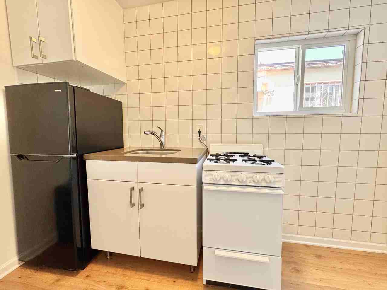 13117 1/2 Venice Blvd - Photo 2 of 7