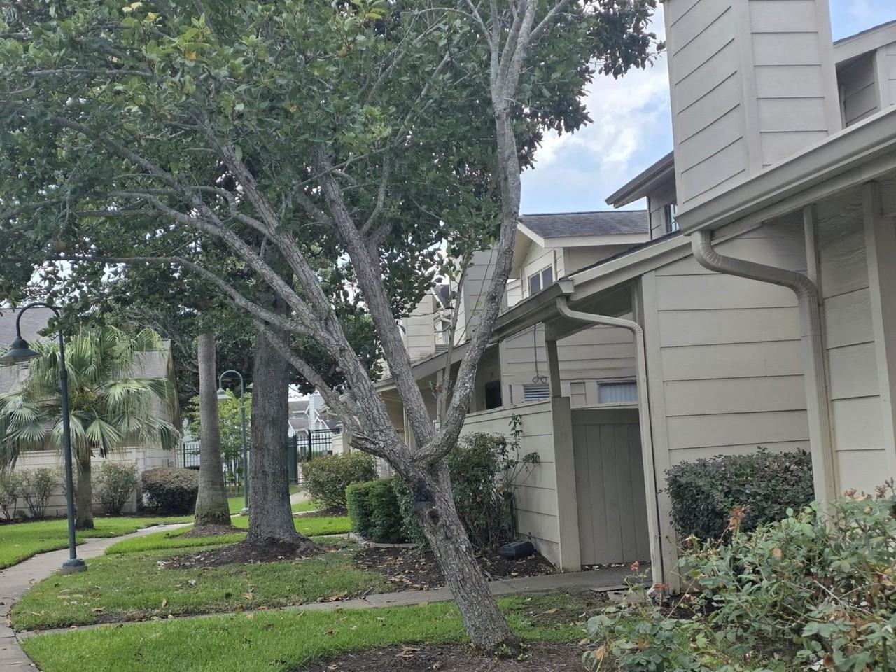 13034 Leader St - Photo 2 of 34