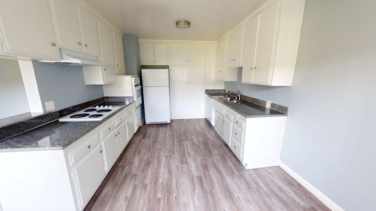 205 Plymouth - Photo 7 of 13