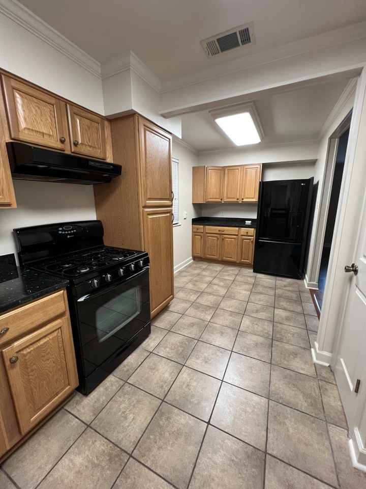 202 Avenue A #NA - Photo 6 of 12