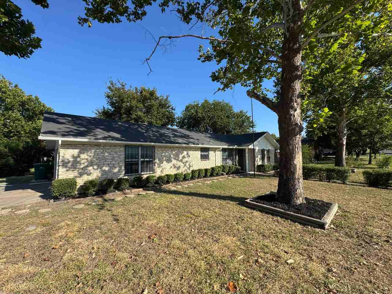 601 Nola Ruth Blvd - Photo 3 of 17