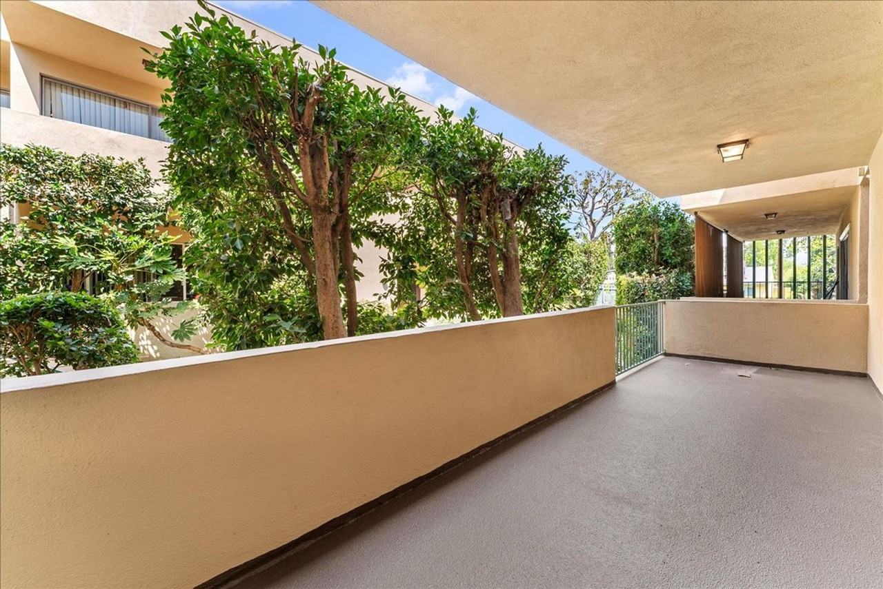 17424 Burbank Blvd #111 - Photo 2 of 21