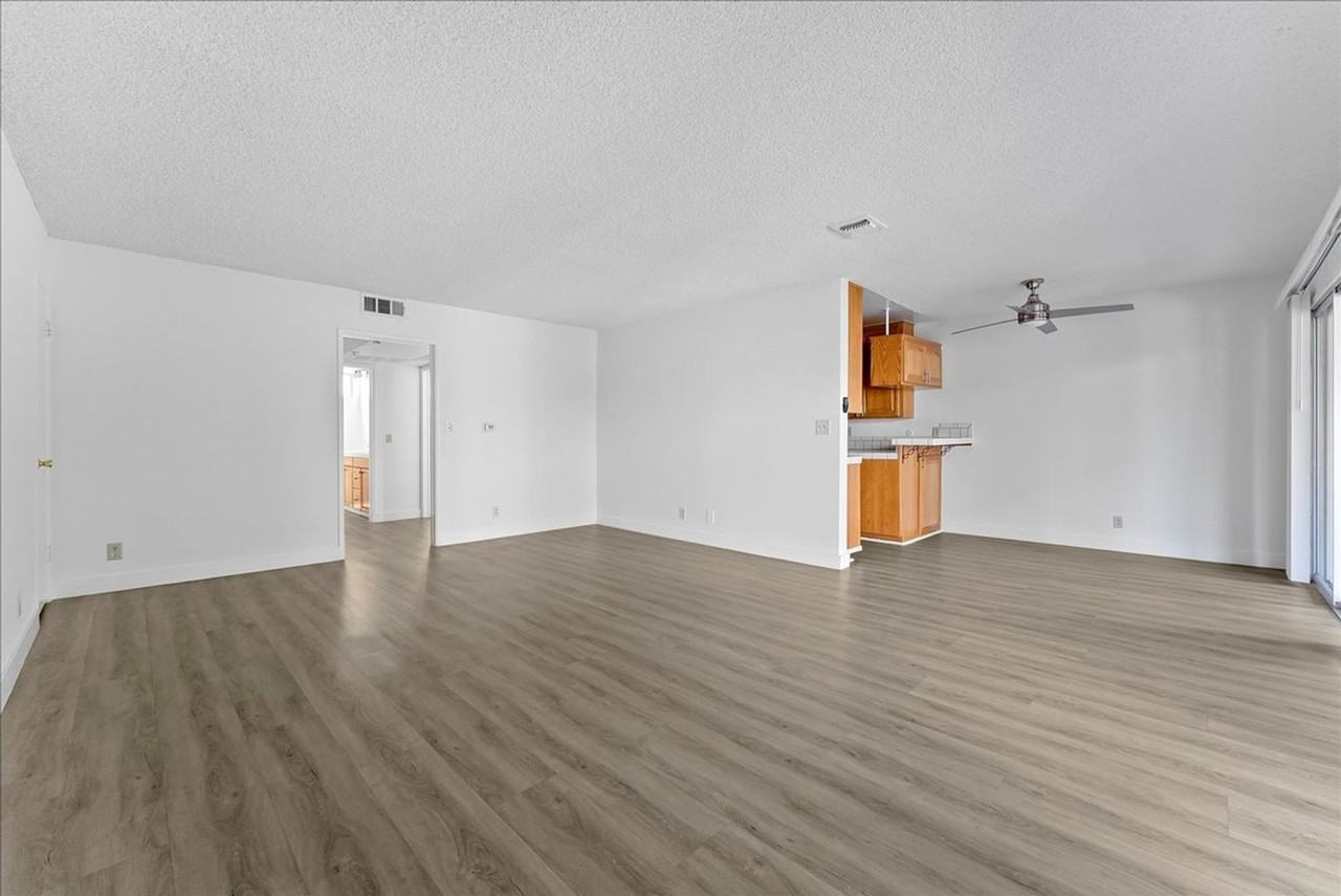 17424 Burbank Blvd #111 - Photo 3 of 21