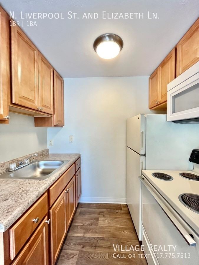 Liverpool & Elizabeth Ln. #C - Photo 2 of 43