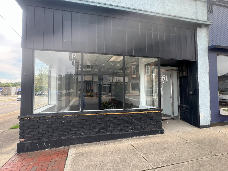 251 E Court St - Photo 2 of 11