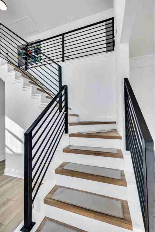 409 Baldwin St - Photo 3 of 39