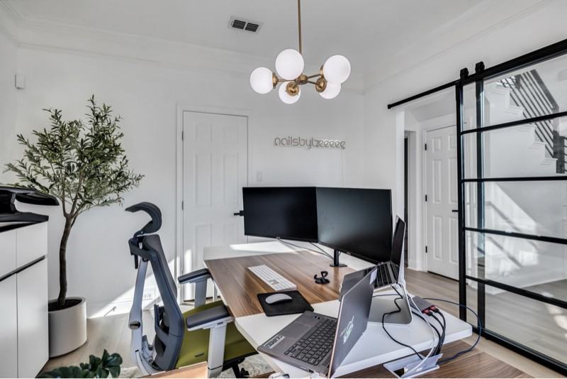 409 Baldwin St - Photo 5 of 39