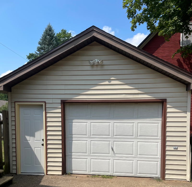 122 S Locust St - Photo 2 of 18